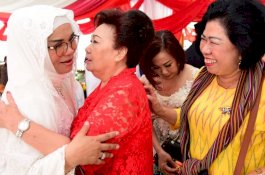 Senyum Hangat Liestiaty F Nurdin Sambut Tamu Open House