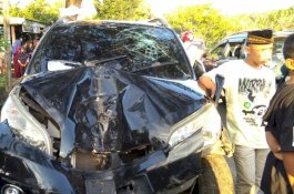 Kecelakaan di Jalan Poros Jeneponto-Bantaeng, Mobil Minibus Tabrak Pohon