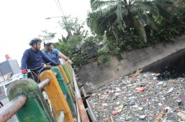 Iqbal Suhaeb Bersepeda bersama OPD Pemkot Makassar Tinjau Kebersihan
