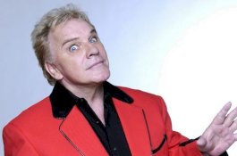 Kenang Komedian Freddie Starr, Keluarga Minta Pelayat Pakai Kostum Khusus