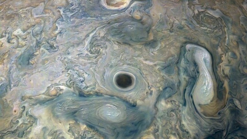NASA Tampilkan Pusaran Hitam Jupiter