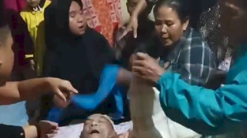 Jenazah Korban disemayamkan di rumah duka, Minggu (9/6/2019).