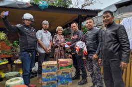Pengurus Kadin Sidrap Salurkan Bantuan ke Korban Banjir