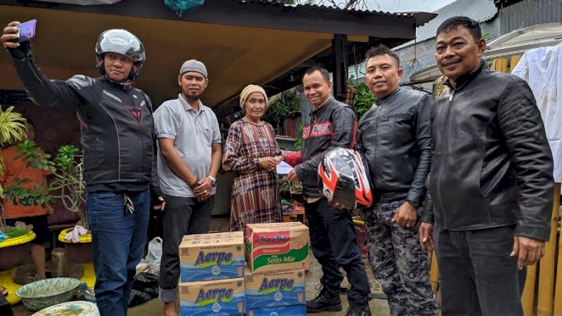 Sejumlah pengusaha yang tergabung dalam kepengurusan Kamar Dagang dan Industri (Kadin) Kabupaten Sidrap mendatangi lokasi banjir di Kelurahan Tanrutedong, Kecamatan Duapitue, Sidrap, Minggu (9/6/2019).