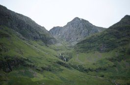 Tewas Usai Disambar Petir, Jasad Wanita Ini Dibawa Helikopter Lintasi Pegunungan