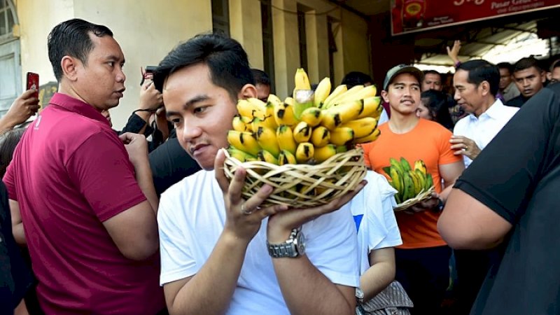 Masa libur dimanfaatkan Presiden Joko Widodo untuk bersantai bareng keluarga di kampung halaman, Solo. 