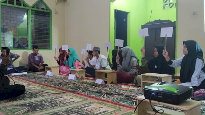 Suasana cerdas cermat remaja masjid se-Desa Majannang, Gowa.