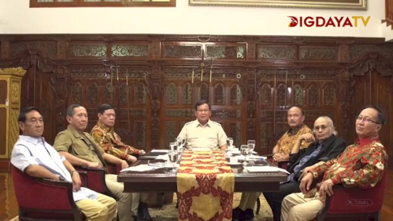 Sofjan Jacoeb bersama Prabowo Subianto dalam sebuah kesempatan.