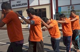 Tak Terima Keluarganya Dipukuli Warga Usai Menabrak, 20 Orang Keroyok Tukang Ojek