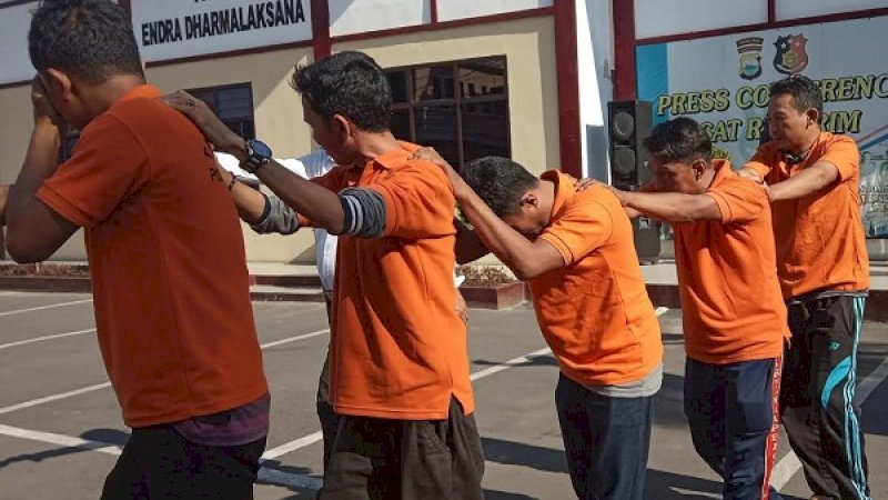 Tersangka penganiayaan diahdirkan dalam press release di Mapolres Gowa, Senin, 0 Juni 2019.