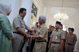 Dibuat di Era Ahok, Anies Ajak Warga Download Aplikasi IPJ