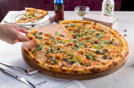 Pizza Gratis untuk Pelanggan yang Bersedia Tidak Pakai Ponsel Saat Makan
