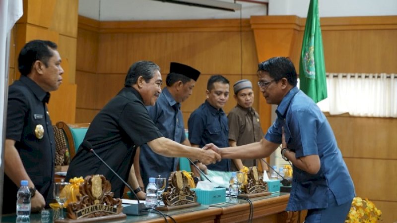 DPRD Kabupaten Sidrap menyelenggarakan rapat paripurna dengan agenda pemandangan umum fraksi terhadap dua rancangan peraturan daerah, Selasa (11/6/2019).