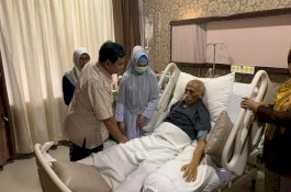 Hormat Tak Berbalas, Prabowo Jenguk George Toisutta di RSPAD