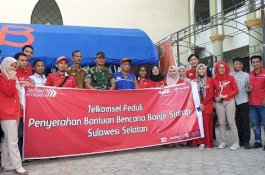 Di Lokasi Banjir, Telkomsel Jaga Layanan dan Beri Bantuan 