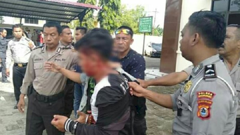 Polisi mengamankan pelaku pengrusakan kantor PN Bulukumba.