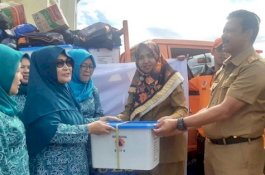 Bantu Korban Banjir di Sidrap, PKK Sulsel Imbau Masyarakat Jaga Alam