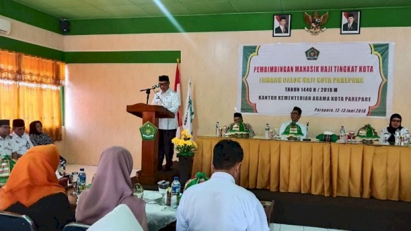Wakil Wali Kota Parepare, membuka manasik haji di Kota Parepare.