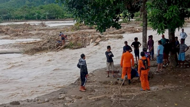 Tim SAR sedang bersiap melakukan pencarian.