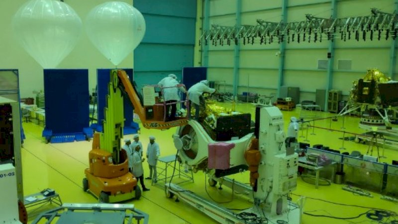 ISRO mengerjakan berbagai modul misi bulan Chandrayaan-2 (Reuters)