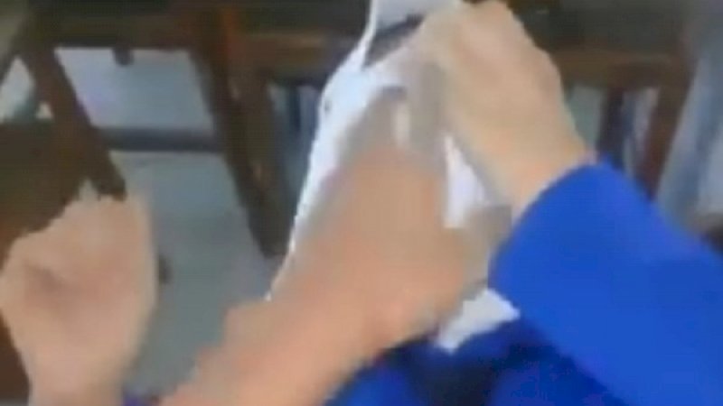 Salah satu adegan dalam video mesum "Jangko Kasi Nyala Blitz-nya".