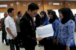 Tomy Satria Serahkan SK kepada 234 CPNS di Bulukumba