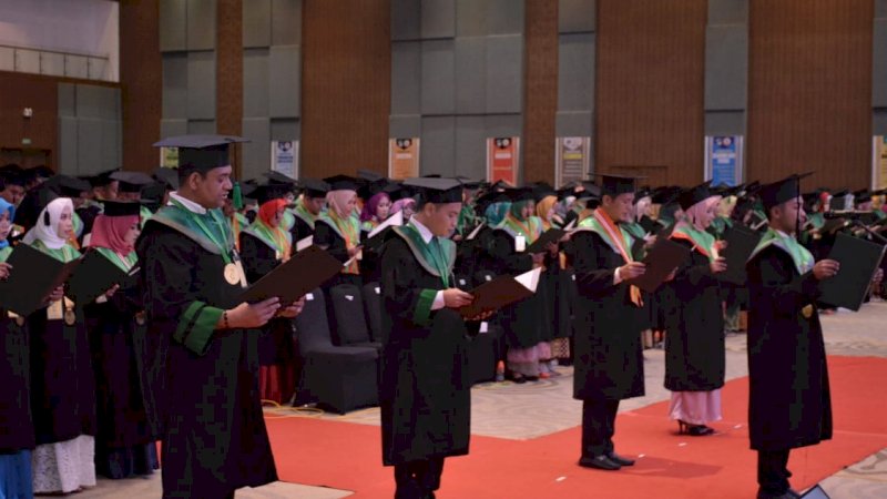 UMI Kembali Cetak Ribuan Sarjana, Ini Pesan Rektor Prof Basri Modding