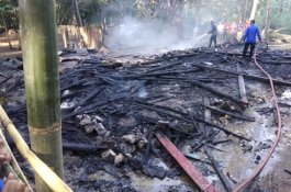 Kebakaran di Barru, Kakek 70 Tahun Kehilangan Tempat Tinggal