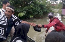 Fans Juventus di Sidrap Berbagi ke Korban Banjir