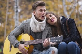 Pastikan Punya 4 Sikap Ini Jika Ingin Pasangan Makin Jatuh Cinta