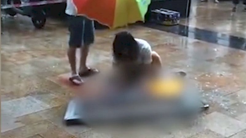 Seorang bocah dijatuhi jendela di Tiongkok.