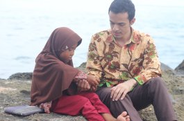 Dokter Tampan Ini Siapkan Klinik, Bayarannya Sampah