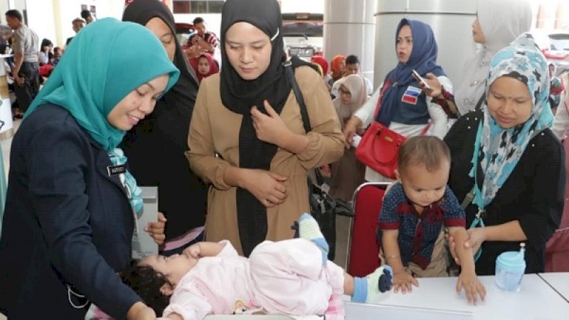 Biddokkes Polda Sulsel dan Rumah Sakit Bhayangkara menggelar bakti sosial Operasi Bibir Sumbing dan Celah Langit-langit secara gratis.