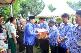 Bupati Sidrap Serahkan Bantuan untuk Korban Banjir