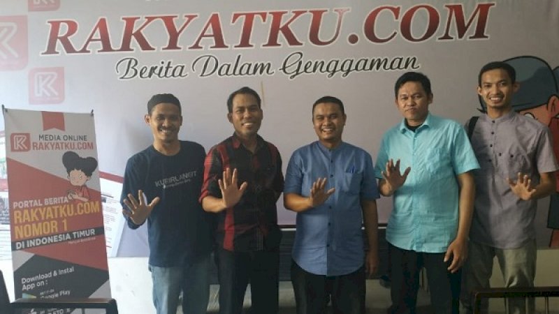 Andi Arifay Yusuf (kiri), Andi Muhamma Nur Syahid (kedua dari kiri), Muhammad Tahang (kedua dari kanan), dan Muhammad Fajar (kanan), saat berkunjung ke Rakyatku.com, Senin (17/6/2019).