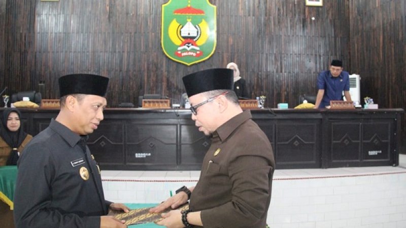 DPRD Serahkan Rekomendasi LKPj Wali Kota Palopo