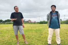 Kualitas Terbaik, Rumput Ballasaraja Digunakan di Stadion Bulukumba