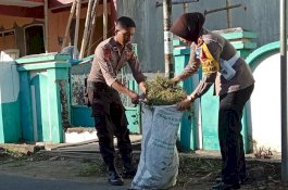 Sambut HUT Bhayangkara ke-73, Polres Selayar Bersihkan Masjid di Kota Benteng 