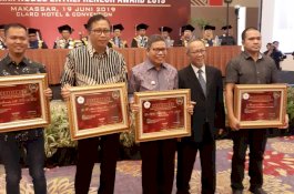 Wali Kota Parepare Diganjar Penghargaan dari STIE Nobel