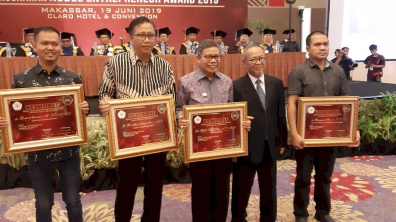 Wali Kota Parepare Diganjar Penghargaan dari STIE Nobel