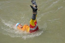 Pesulap Ditemukan Mati di Sungai Setelah Gagal Loloskan Diri dari Rantai