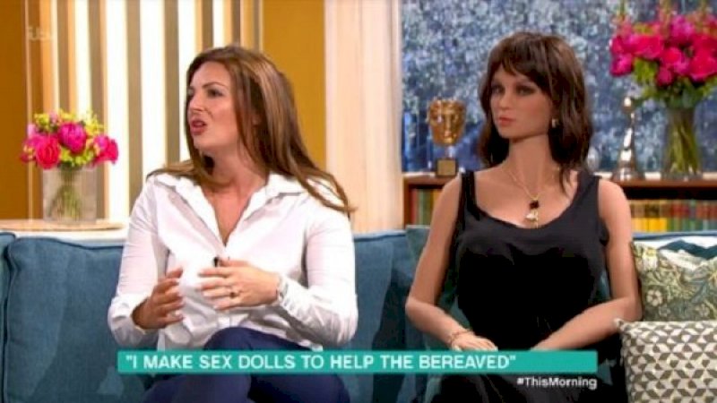 Jade bergabung dengan boneka seks Amelia (Foto: ITV)