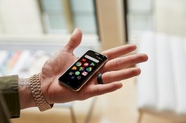 Smartphone Android Seukuran Kartu Kredit ini Dijual Rp4,9 Juta