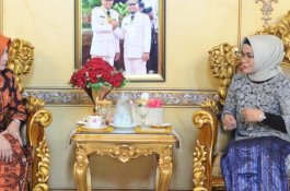 Kunjungi Sulsel, Dekranasda Bungo Disuguhi Barongko di Rujab Gubernur Sulsel