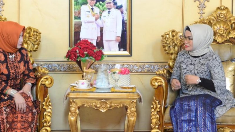 Kunjungi Sulsel, Dekranasda Bungo Disuguhi Barongko di Rujab Gubernur Sulsel