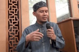 Ustaz Rahmat Baequni Ditangkap Polisi Usia Salat