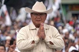 Naik Pesawat Komersial, Prabowo Berobat ke Jerman