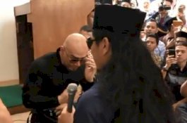 Video Usai Ucapkan Syahadat, Deddy Corbuzier Menangis