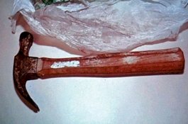 Cekcok Dana Bos Lempar Buku, Oknum Guru Pukul Kepala Kepsek Pakai Palu