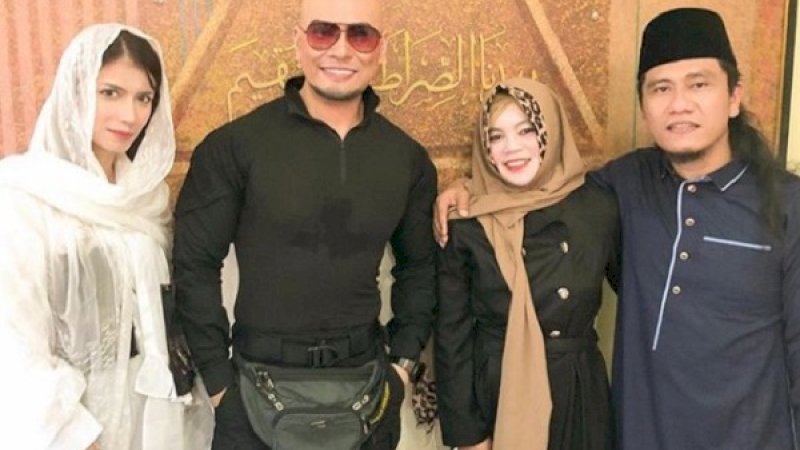 Dari kiri,  Sabrina Chairunnisa, Deddy Corbuzier, istri Gus Miftah dan Gus Miftah. (Sumber: Instagram Sabrina Chairunnisa)
